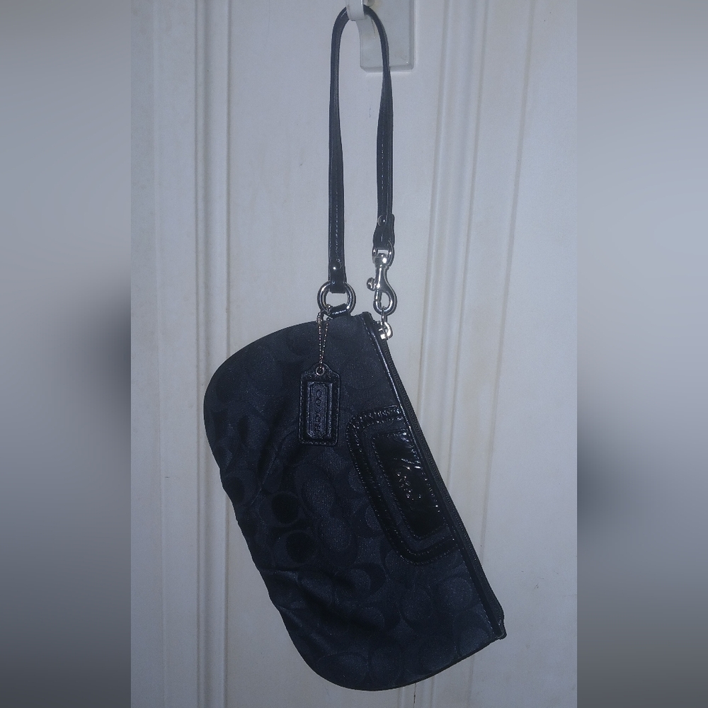 Coach Large Classic Vintage Wristlet EUC (NWOT)